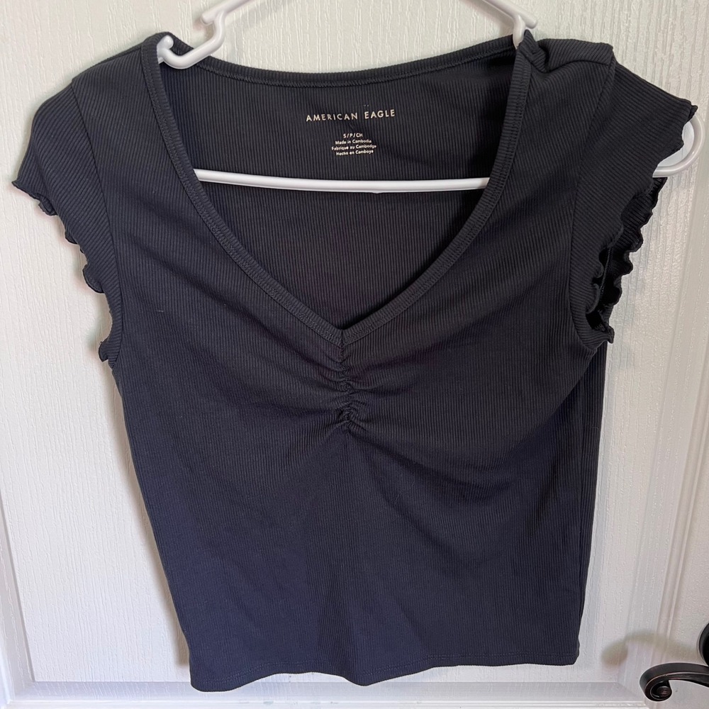 American Eagle Charcoal Gray Ribbed‎ Ruched V-Neck Lettuce Edge Top Size Small